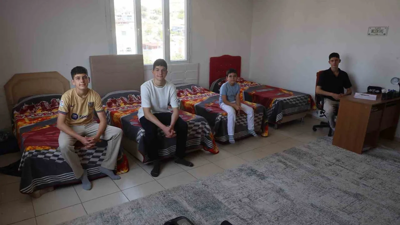 tek bir masada hayal ördü: üç kardeşle aynı odada günde altı saat çalışıp tıp fakültesini kazandı