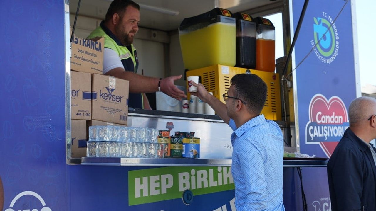 Tekirdağ, kampüs girişinde üniversiteli gençleri karşıladı