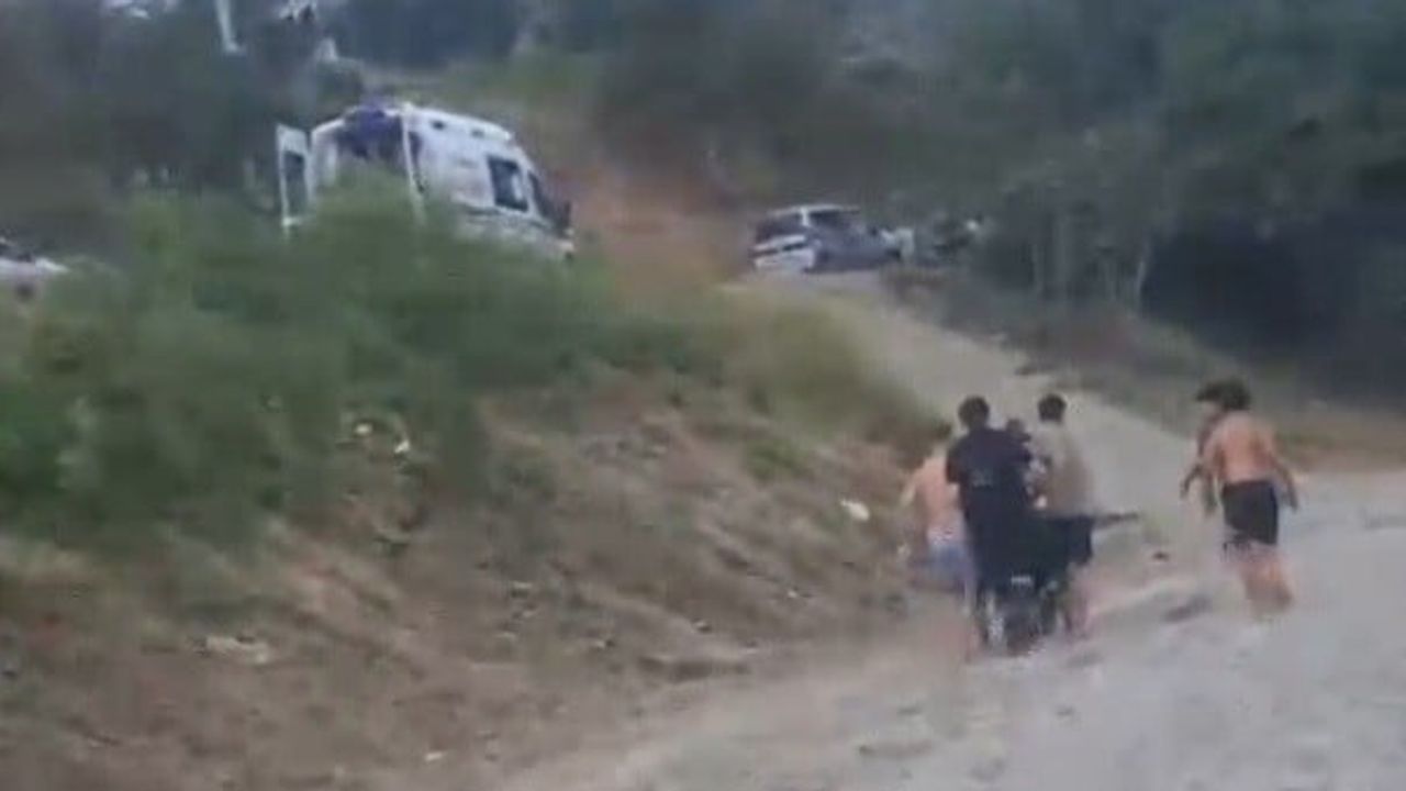 Tekirdağ Topağaç'ta dalgalar tehlike oluşturdu: 4 kişi sudan çıkarıldı