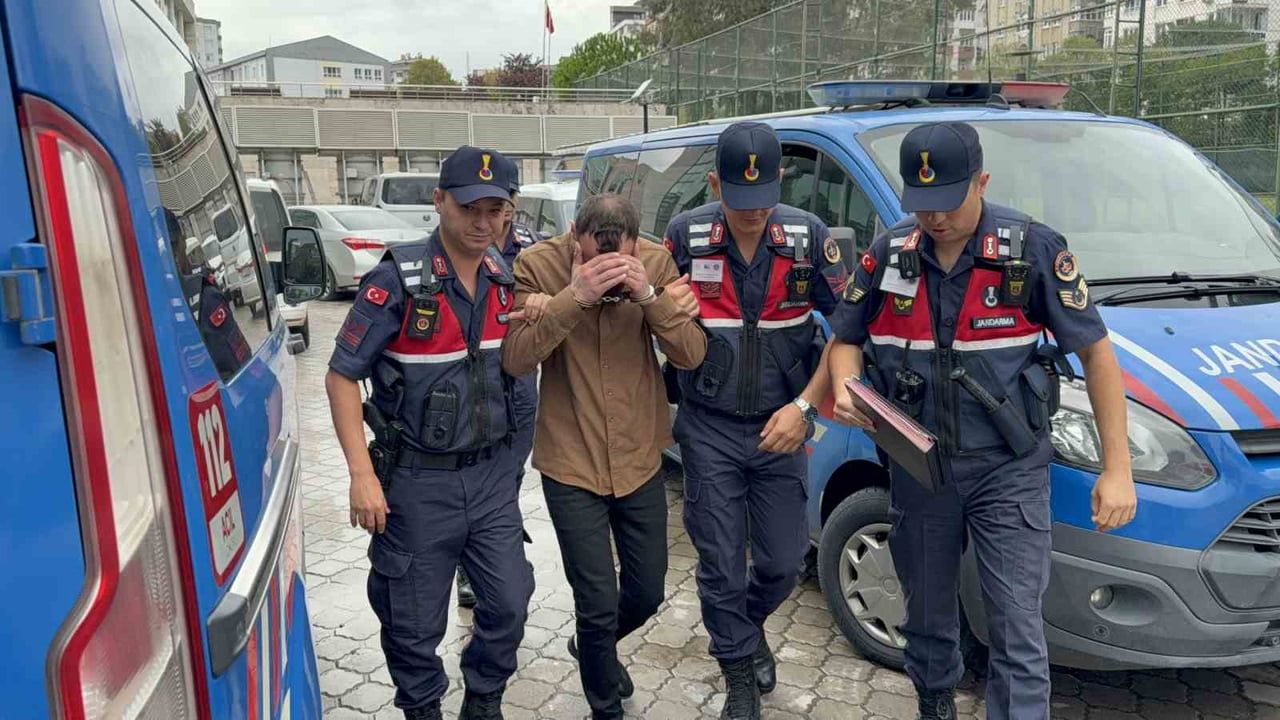 Tekkeköy'de araç takibiyle yakalandı: bin 395 sentetik ecza hap ele geçirildi