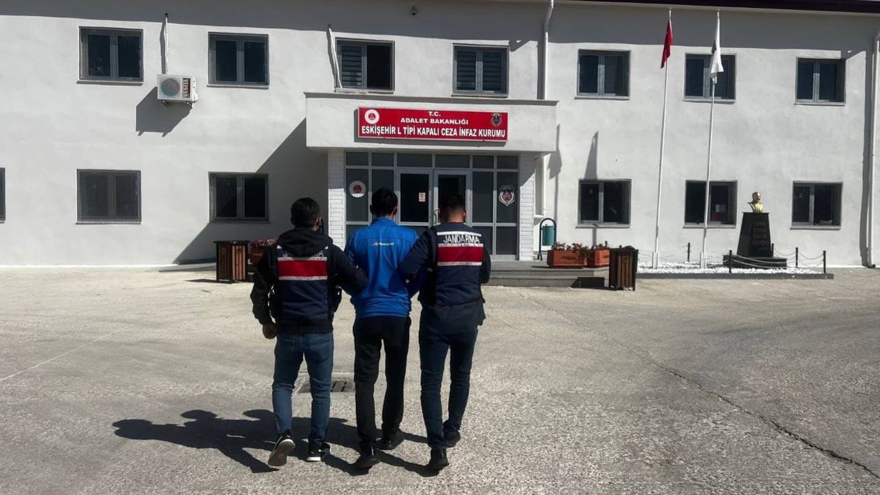 Tepebaşı’nda son adım: silahla yağma suçundan 47 yıl 1 ay 10 gün cezası kesinleşen şüpheli tutuklandı