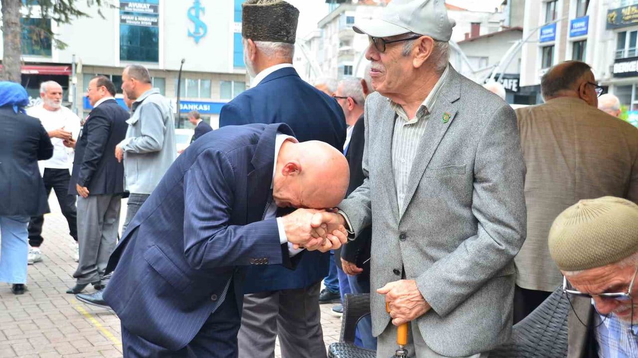 Terme'de gaziler günü töreni: saygı duruşu ve şiirlerle anma