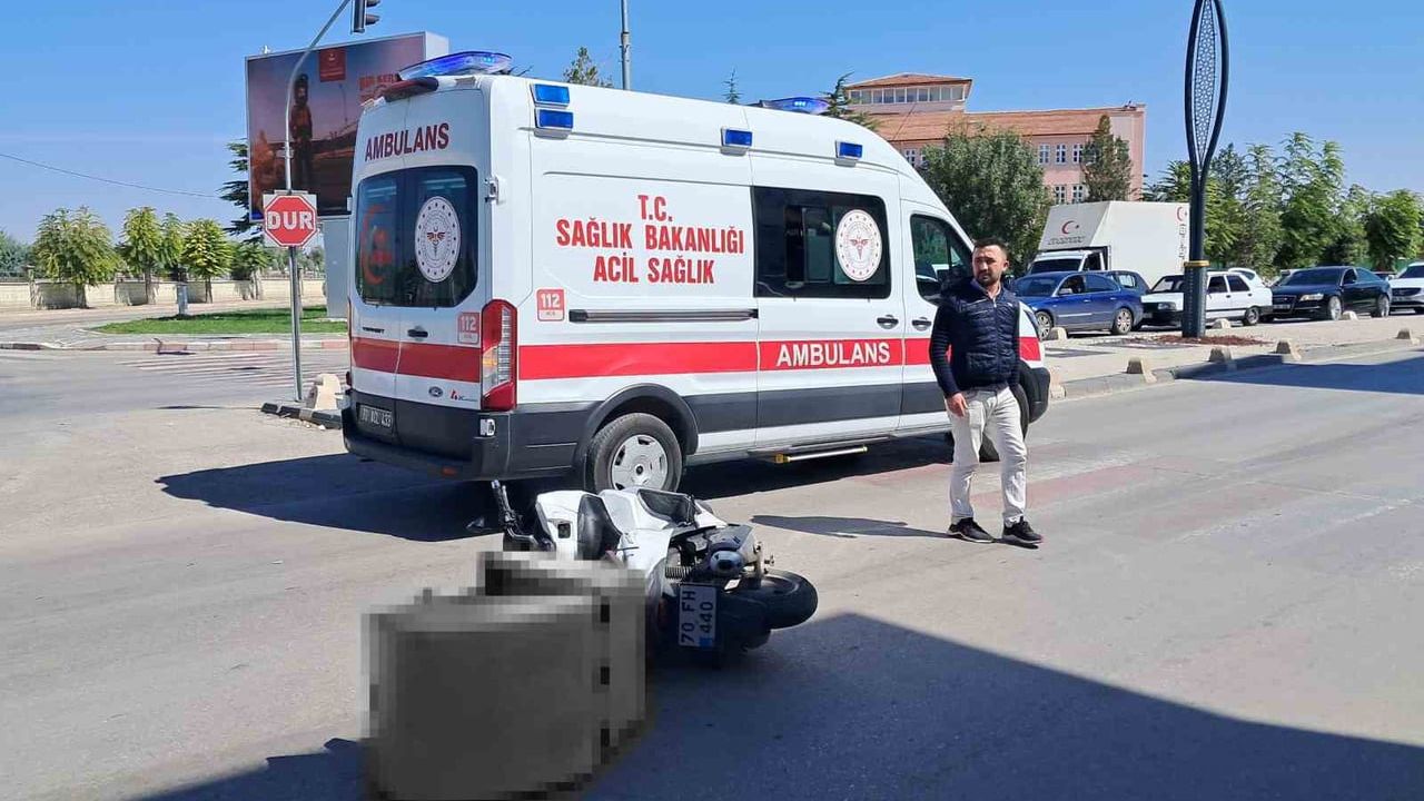 Ters yönden gelen patates yüklü kamyonet motosikleti devirdi: 1 yaralı