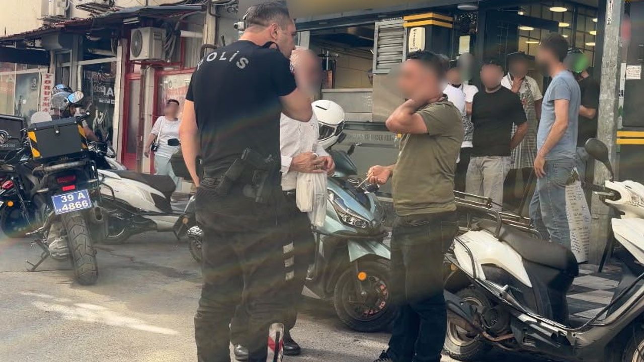 Test tartışması kavgaya dönüştü: oğlun babasının boğazını sıktığı anlar kamerada