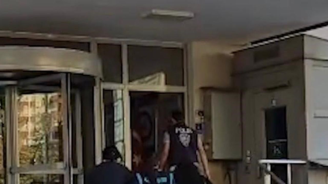 Tezgahını bırakıp lavaboya gitti, küçük çekirdekçiye ait paraları çalanlar yakalandı