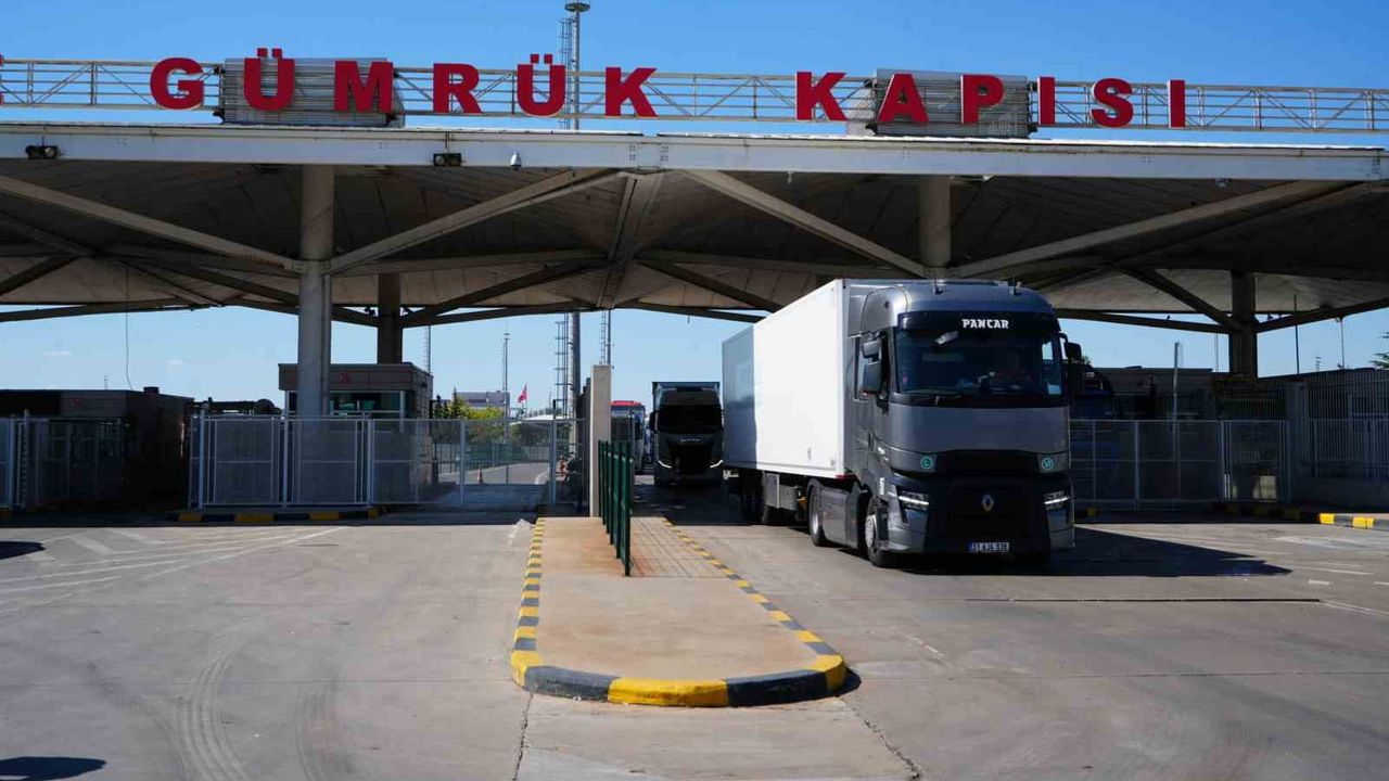 Tırlarda çalışma hakkı için Kapıkule’de ses yükseldi
