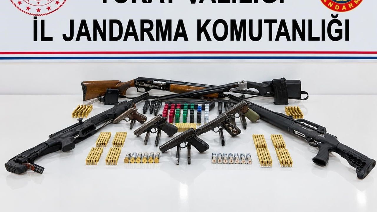 Tokat’ta beş adrese eş zamanlı operasyon: ruhsatsız silah ve mühimmat ele geçirildi