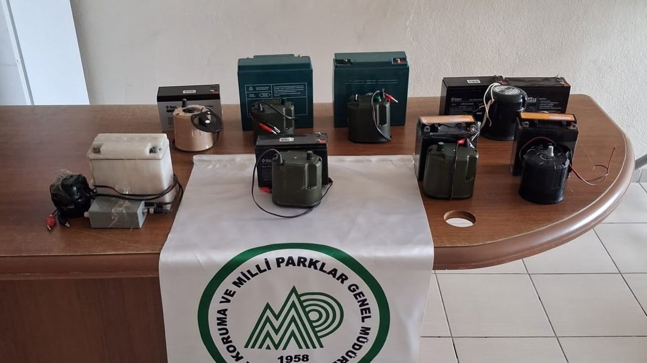 Tokat'ta yasadışı avı durduran denetimde 12 bıldırcın sesi cihazı ele geçirildi