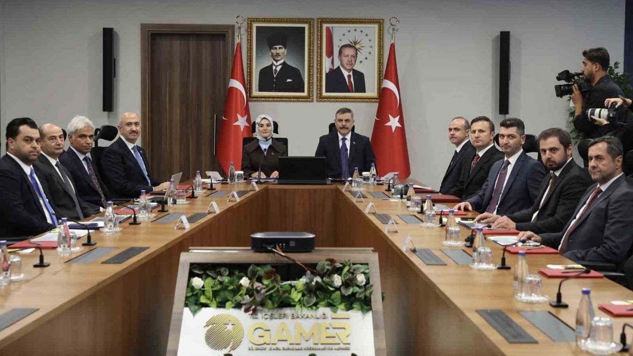 Toplumsal dayanışma gündemiyle bir araya geldiler: bakanlar 81 ilin valileriyle görüştü