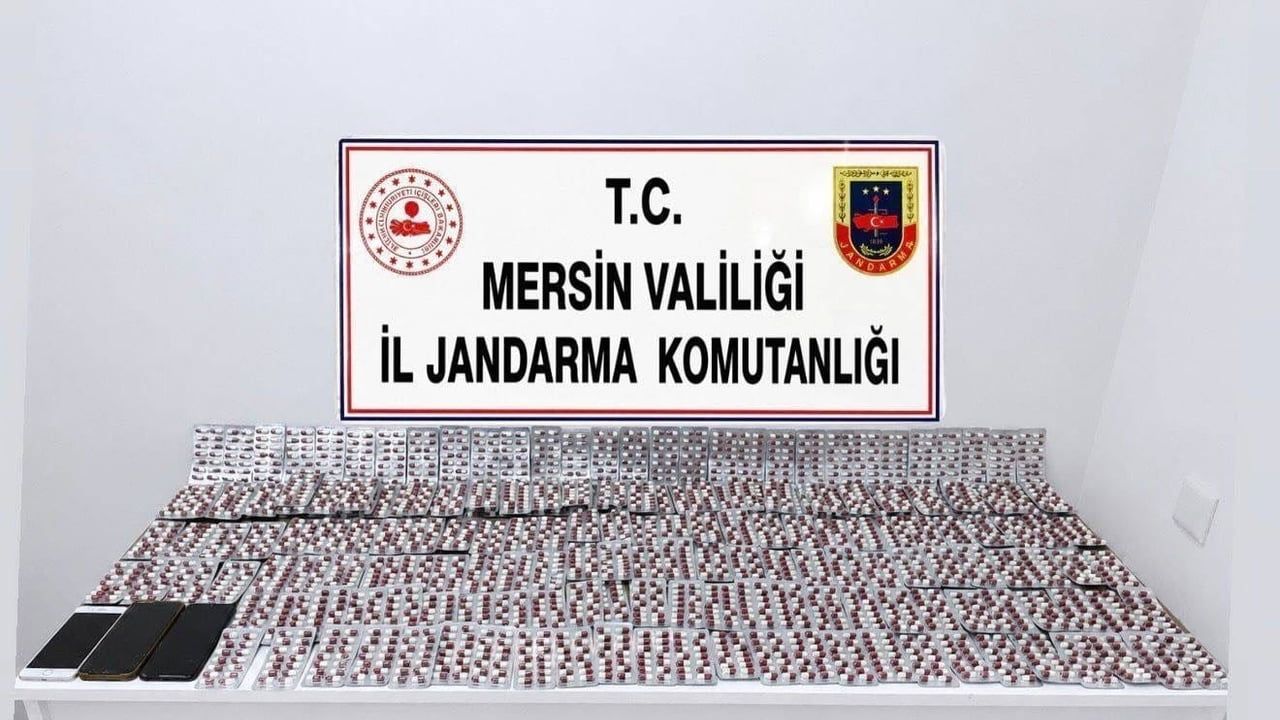 Toroslar'da takip sonucu binlerce uyuşturucu hap ele geçirildi, iki kişi tutuklandı
