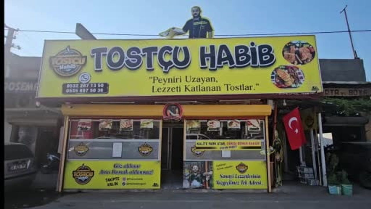 Tost dükkanını fotoğraf albümüne çeviren esnafın 14 yıllık geleneği