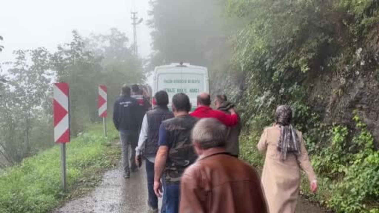 Trabzon'da Çağlayan Mahallesi'nde kazı sırasında toprak kayması: işçi hayatını kaybetti