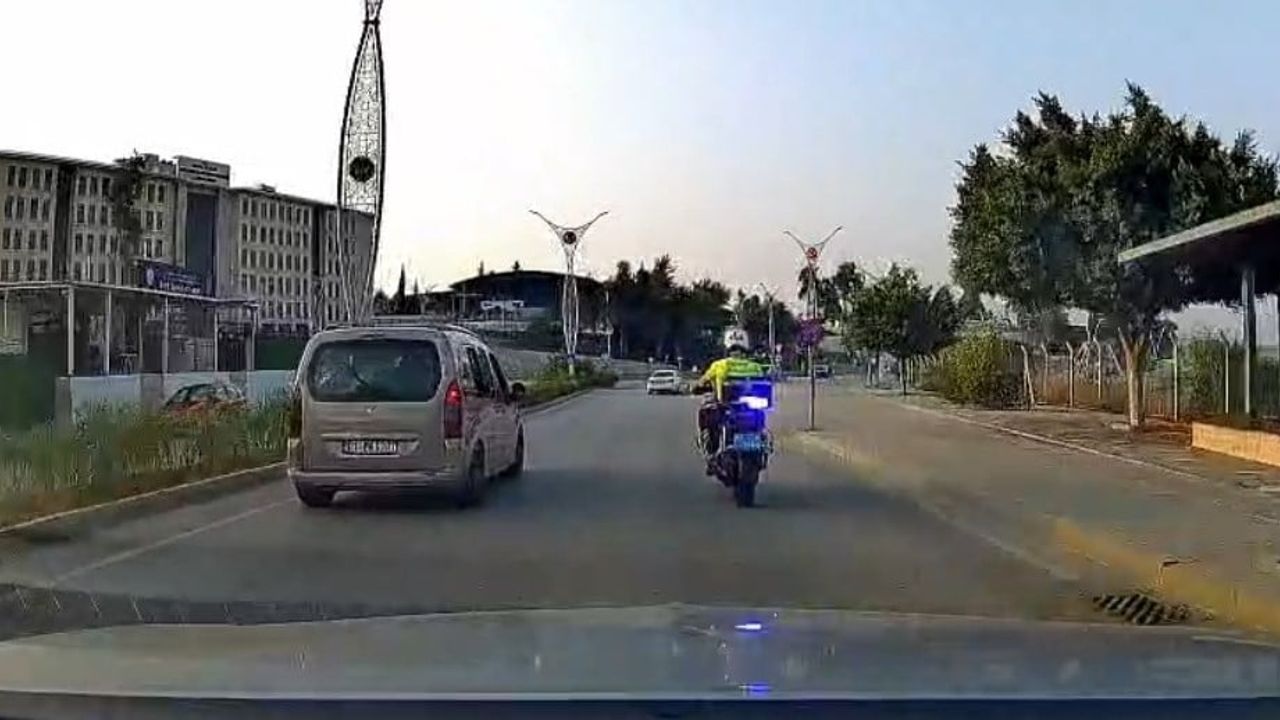 trafik ekiplerinin eskortuyla hastaneye yetiştirilen Mustafa'nın eline 5 dikiş atıldı