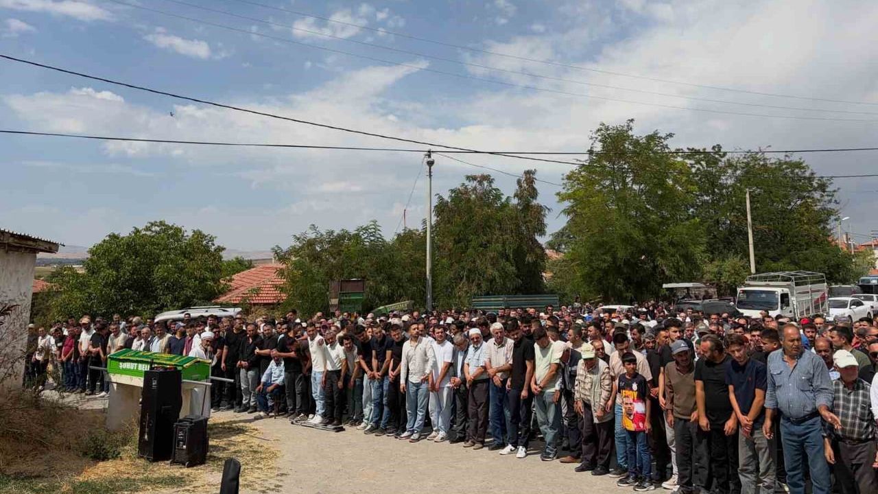 Trafik kazasında hayatını kaybeden genç hafız toprağa verildi