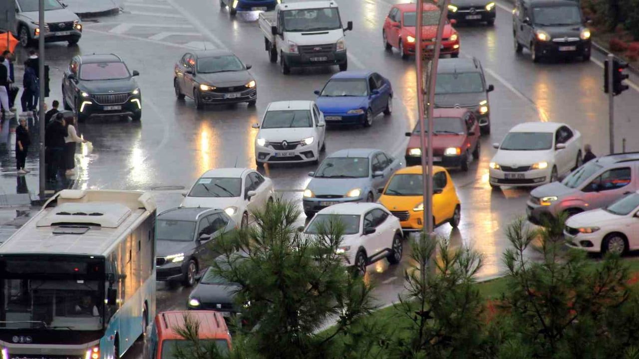 Trafikte 12 ayda 36 bin artış, Samsun'da kayıtlı taşıt 558 bin 937'ye ulaştı