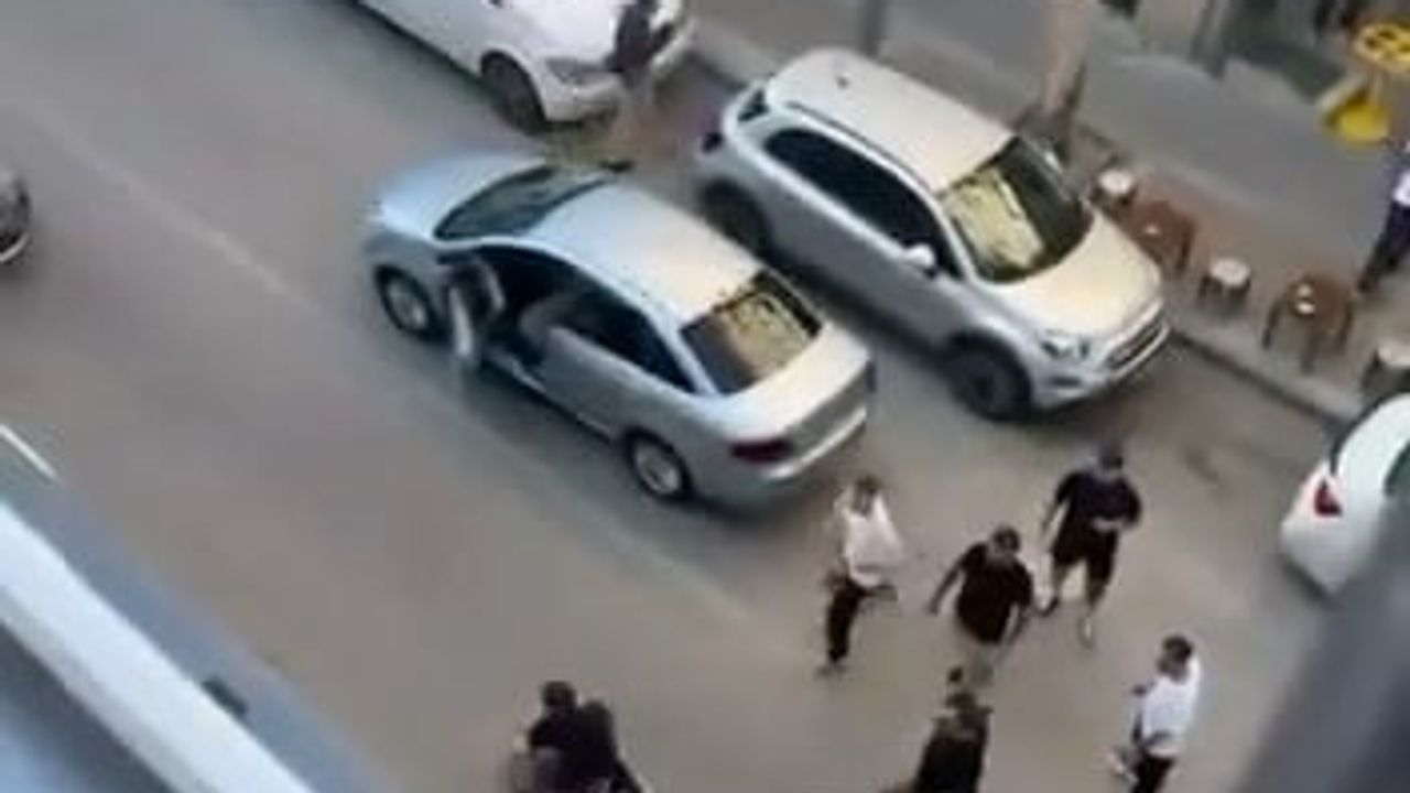 Trafikte başlayan tartışma Bursa'da caddeyi ringe çevirdi