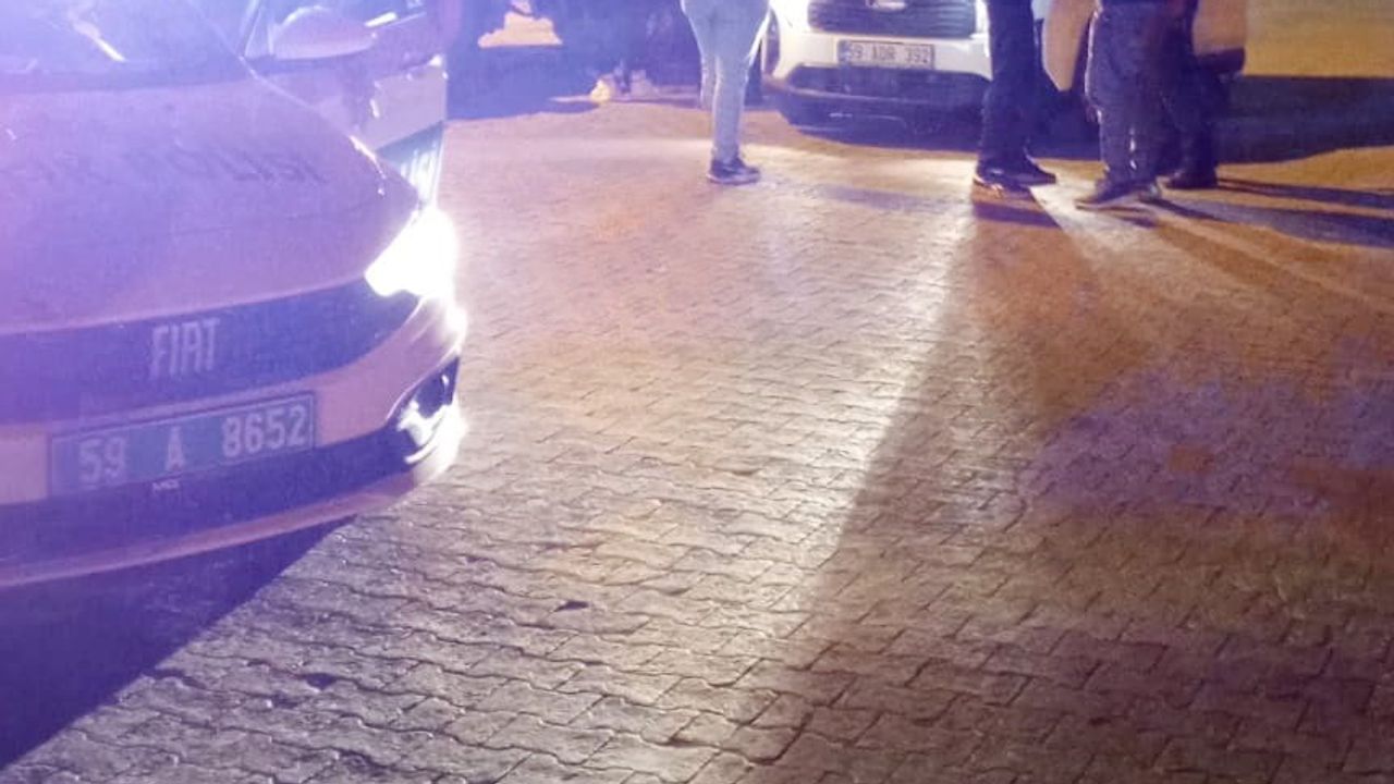Traktörle kaçan şüpheli polis aracına çarptı, Muratlı'da yakalandı
