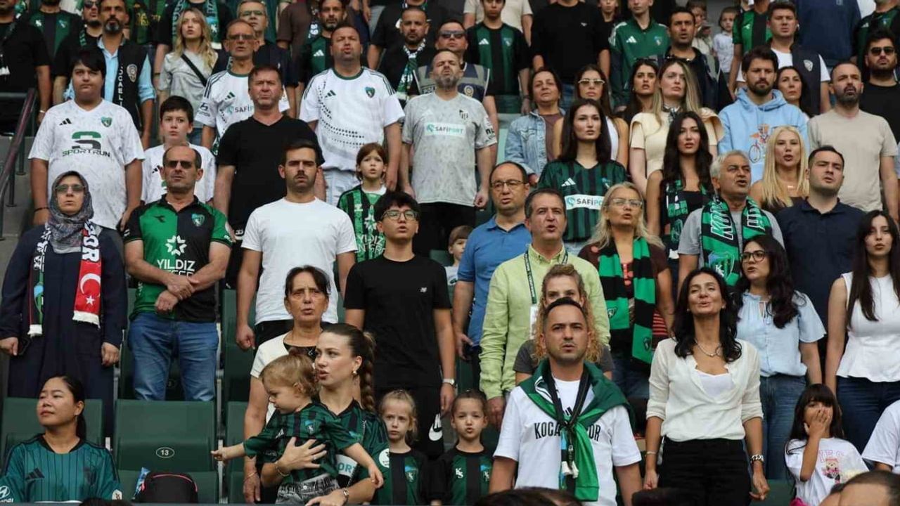Tribünlerde beklenen ilgi olmadı: Kocaelispor ve Gaziantep FK maçını 10 bin 983 kişi izledi