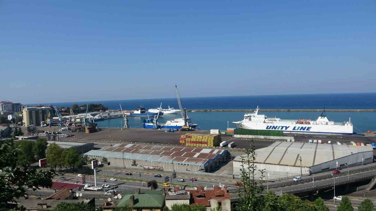Tuapse açıklarında hedef alınan ro-ro gemisi Trabzon limanına demirledi