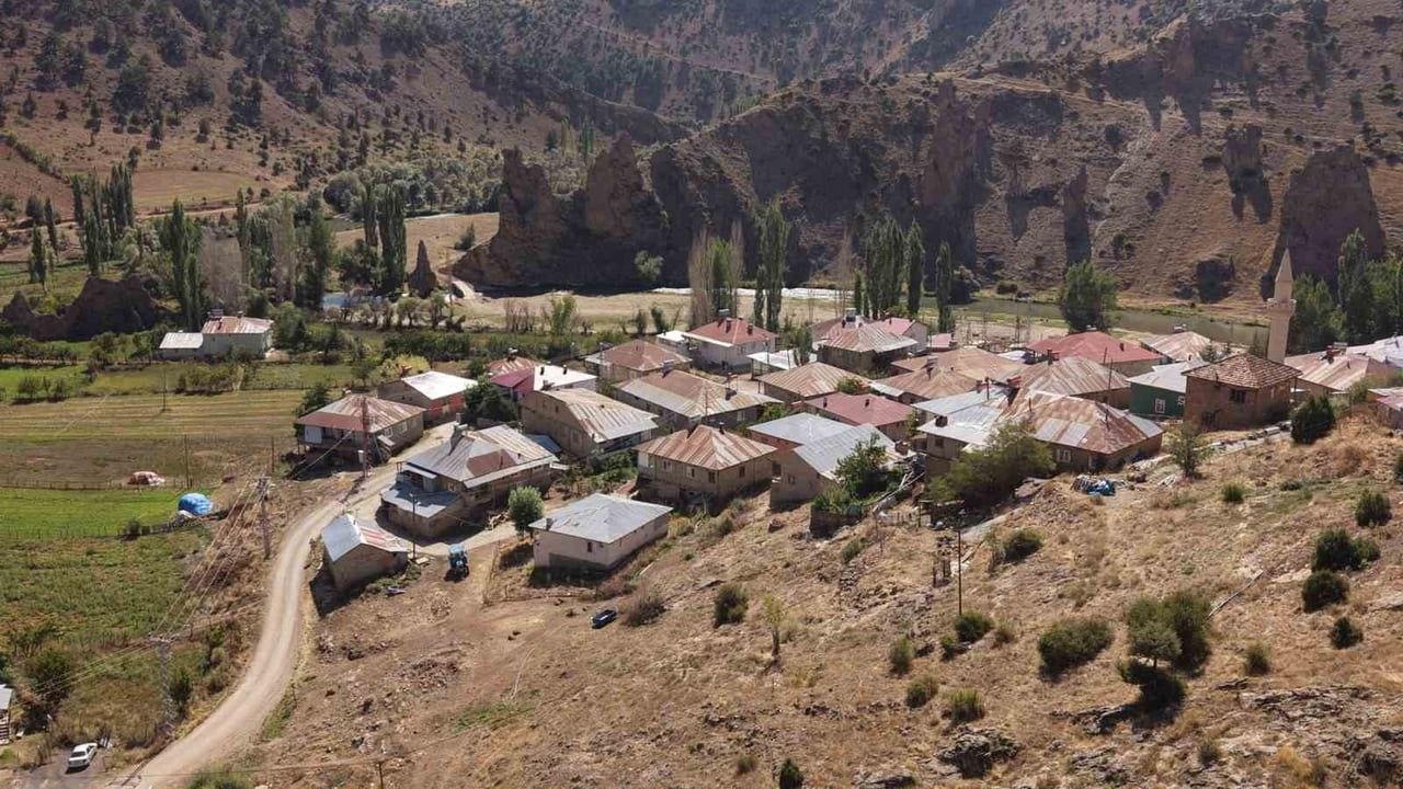 Tufanbeyli Çukurkışla'da kayalık vadiler ve mağaralar kültür turizmine kapı aralıyor