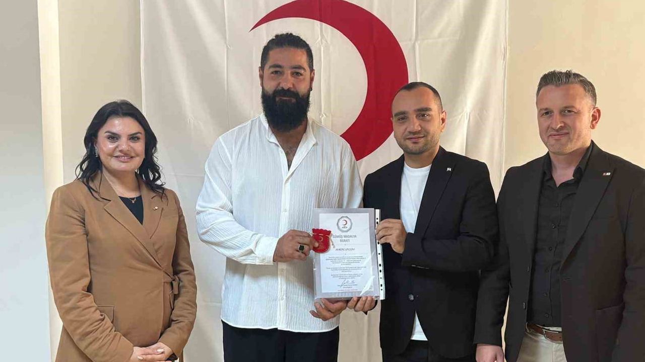 Tunceli'de gönüllü kan bağışçılarına madalyalı teşekkür