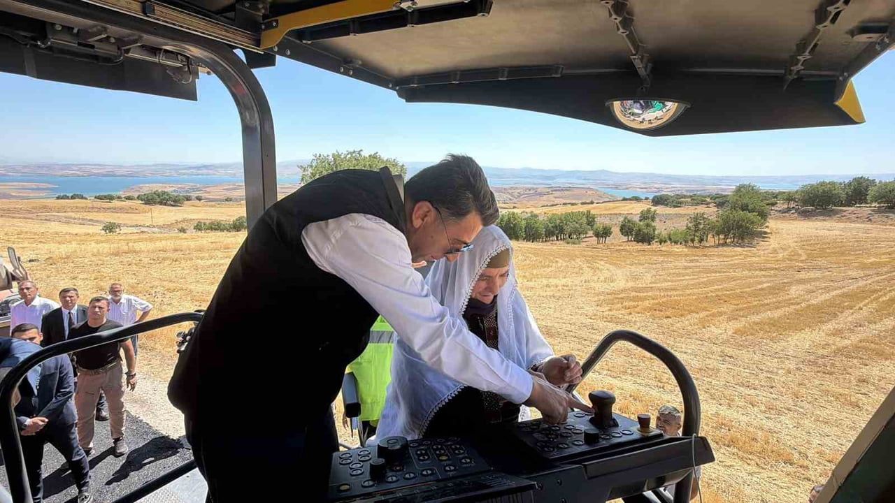 Tunceli'de kırsal ulaşımda adım: Çemişgezek Ova Grup Köy Yolu sıcak asfalta kavuştu