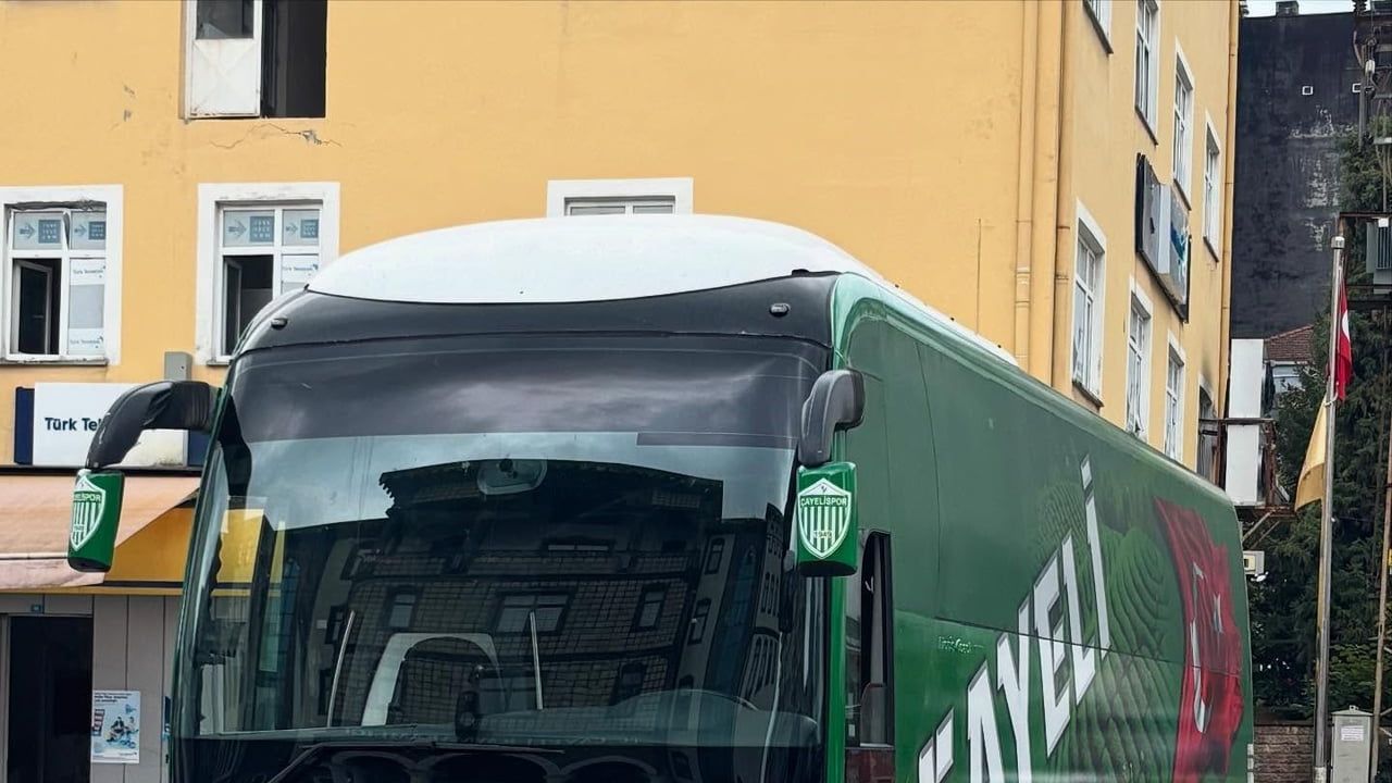 Tünelde mahsur kalan Çayelispor'un kamp yolculuğu tehlikeyi atlattı