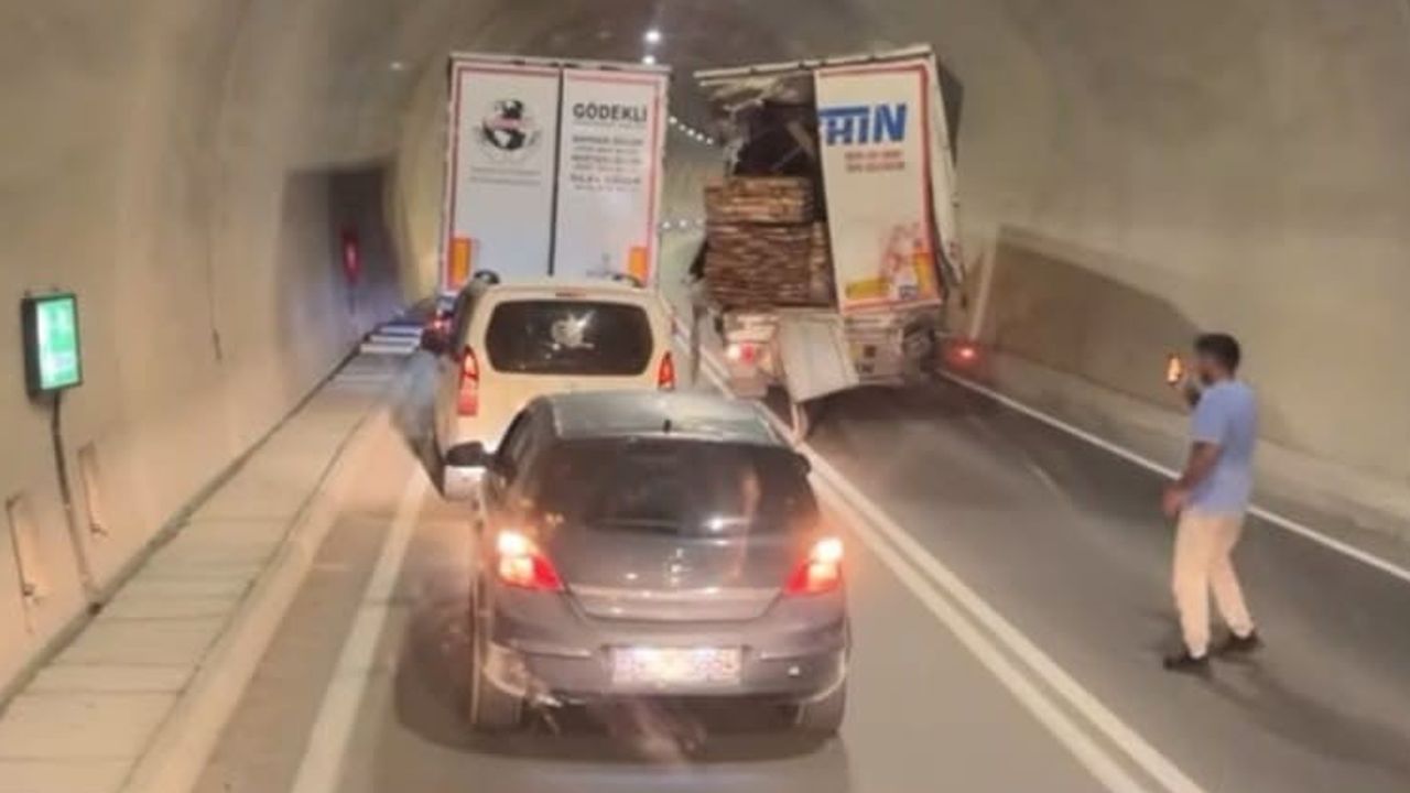 Tünelde sarkan yük zincirleme kazaya yol açtı: Yusufeli'nde bir ölü, iki yaralı