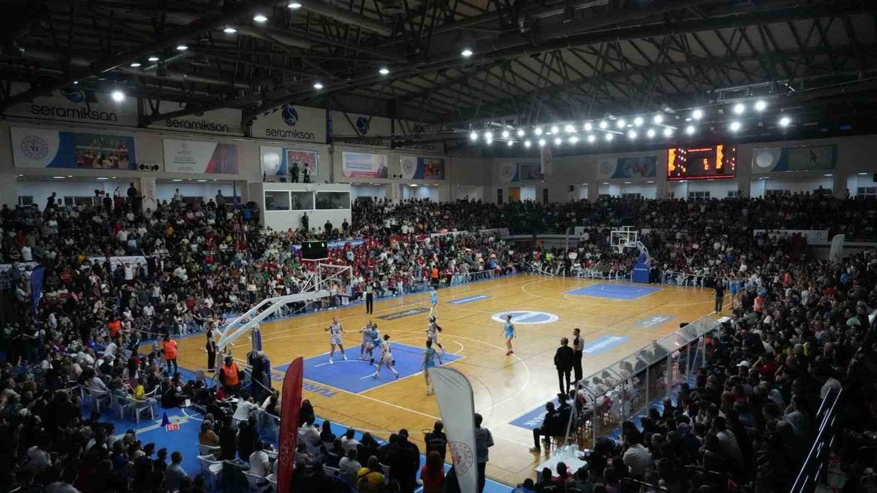 Turgutlu'da kadın sporcular kasabanın kültürel renkleriyle buluşuyor