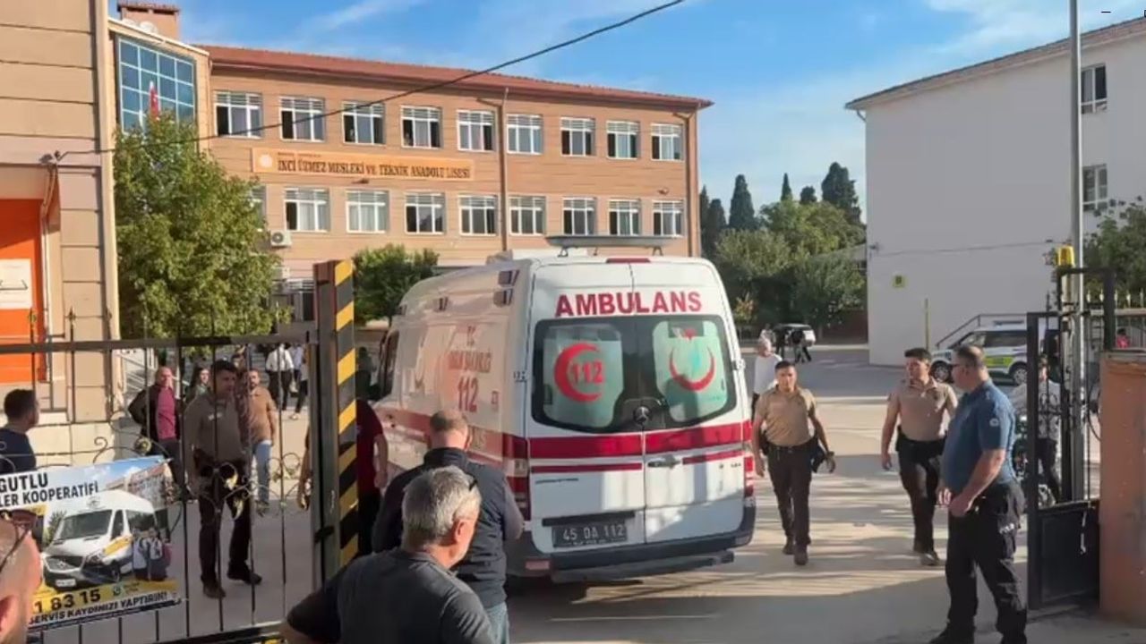 Turgutlu'da lise önünde rastgele ateş açılması sonucu öğrenciler yaralandı