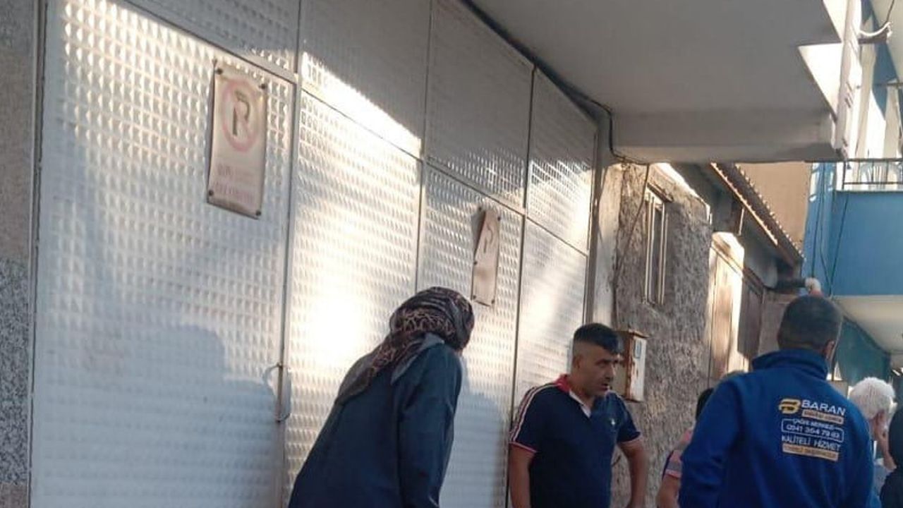 Turgutlu'da okul önünde kurşun sesleri: 10 öğrenci yaralandı