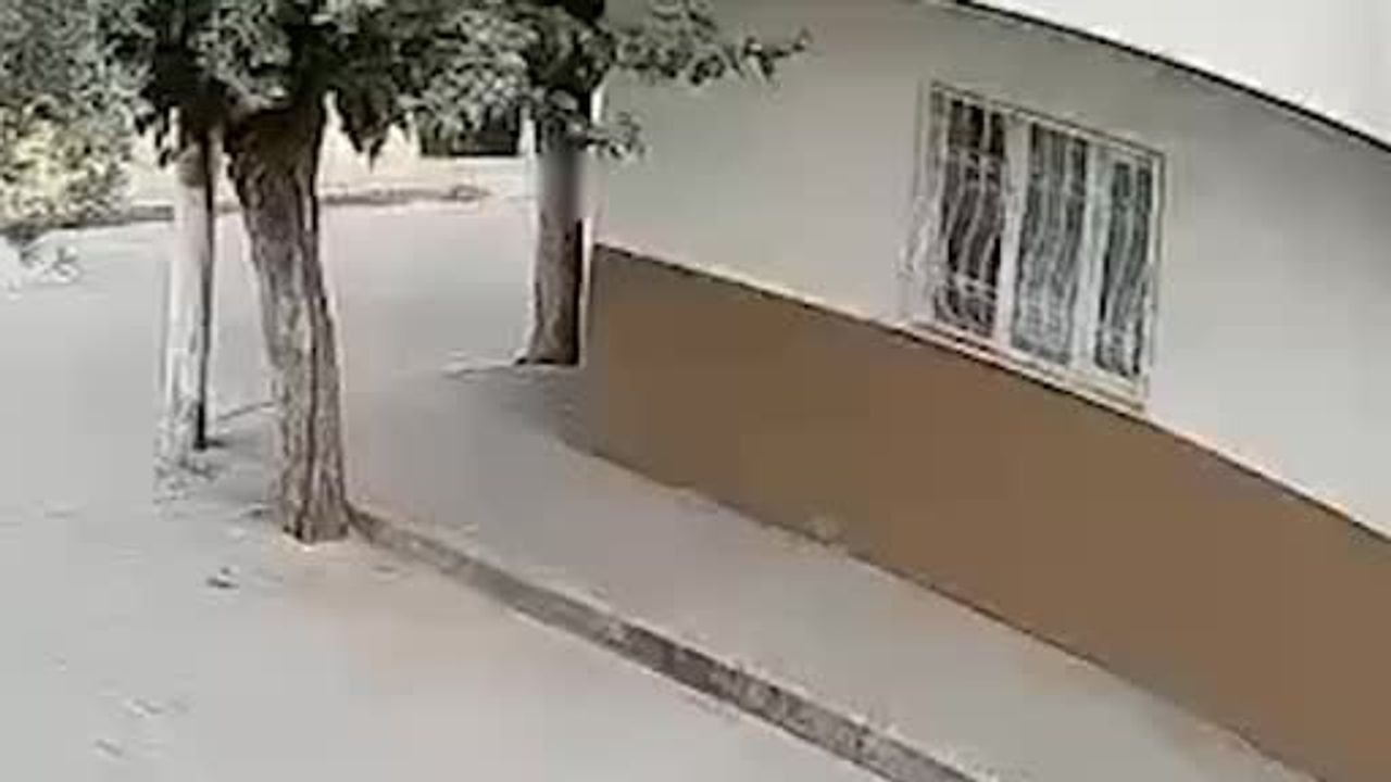 Turgutlu'da okul önünde silah sesi: kamera saldırganın gelişini ve kaçışını kaydetti