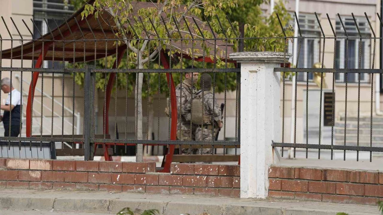 Turgutlu'da okul saldırısında 10 gözaltı, üç öğrencinin tedavisi yoğun bakımda