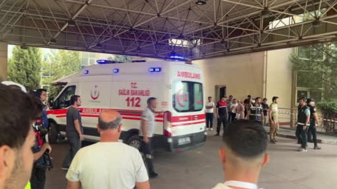 Turgutlu'da sabah vakti servis bekleyen öğrencilere ateş açıldı