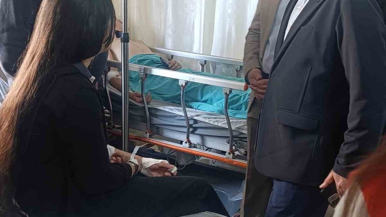 Turgutlu'da servis bekleyen öğrencilere ateş açıldı: 3'ü ağır, 11 yaralı