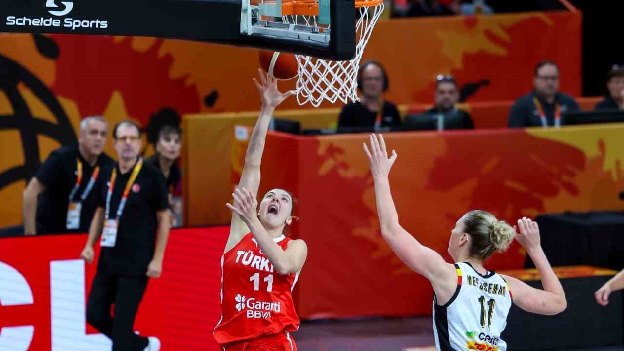 Turnuvaya beklenen başlangıcı yapamadık: Belçika'ya 89-75 yenildik
