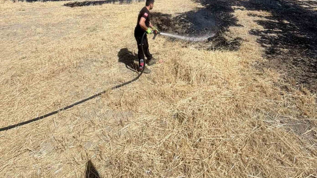 Tuşba Şemsibey'de örtü üstü yangın itfaiye ekiplerinin müdahalesiyle söndürüldü