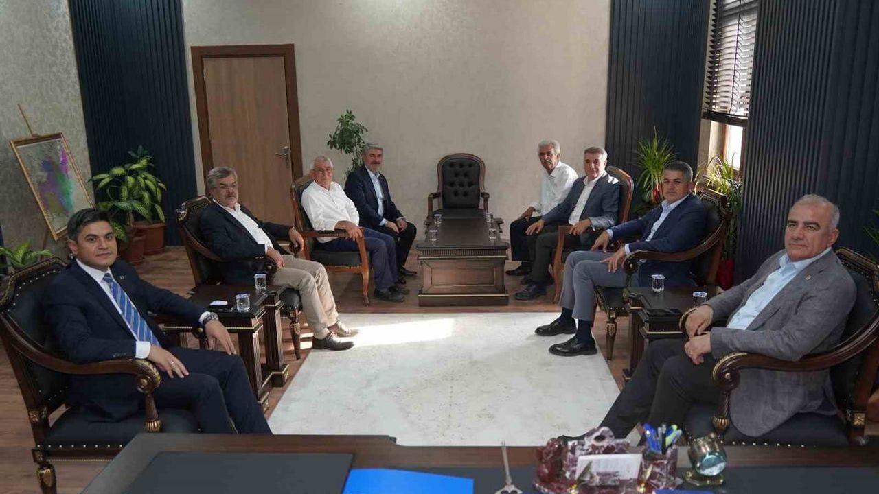 Tut'ta saha mesaisi: Şan köylerin taleplerini yerinde dinledi