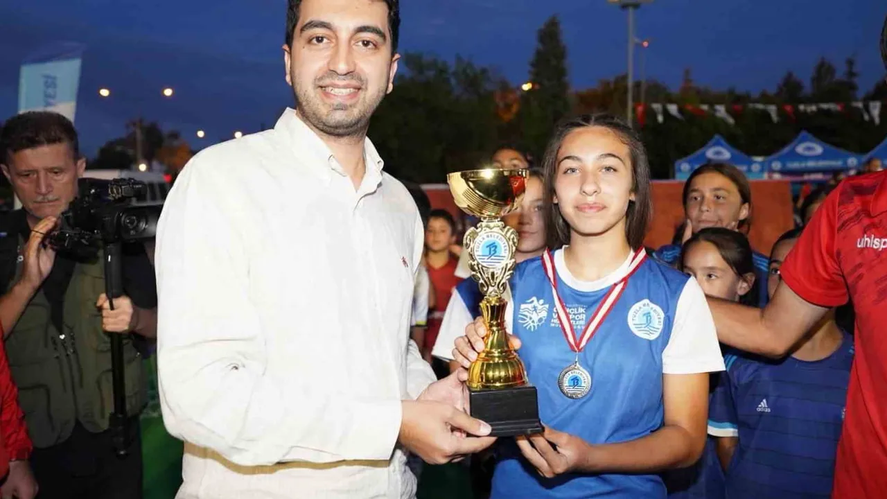 Tuzla'da spor dolu yaz dönemi şenlikle sona erdi