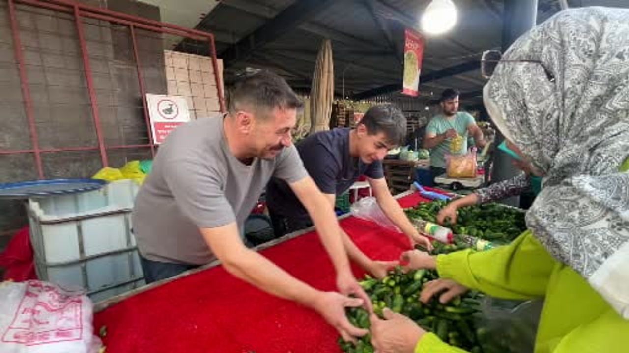 Üç kuşakta tezgahta yaşam: Bolu pazarcı ailesinin sabahı
