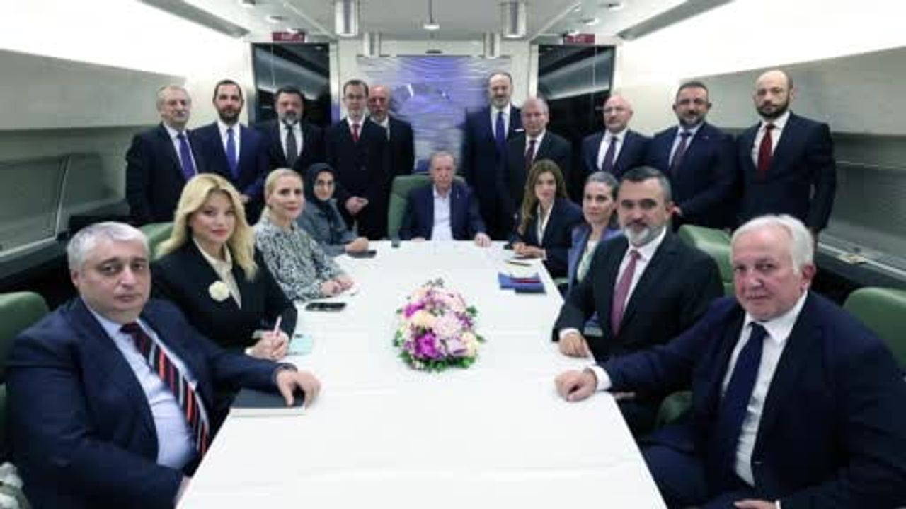 Uçakta kısa sohbet: Erdoğan Kırgızistan dönüşünde gazetecilerle görüştü