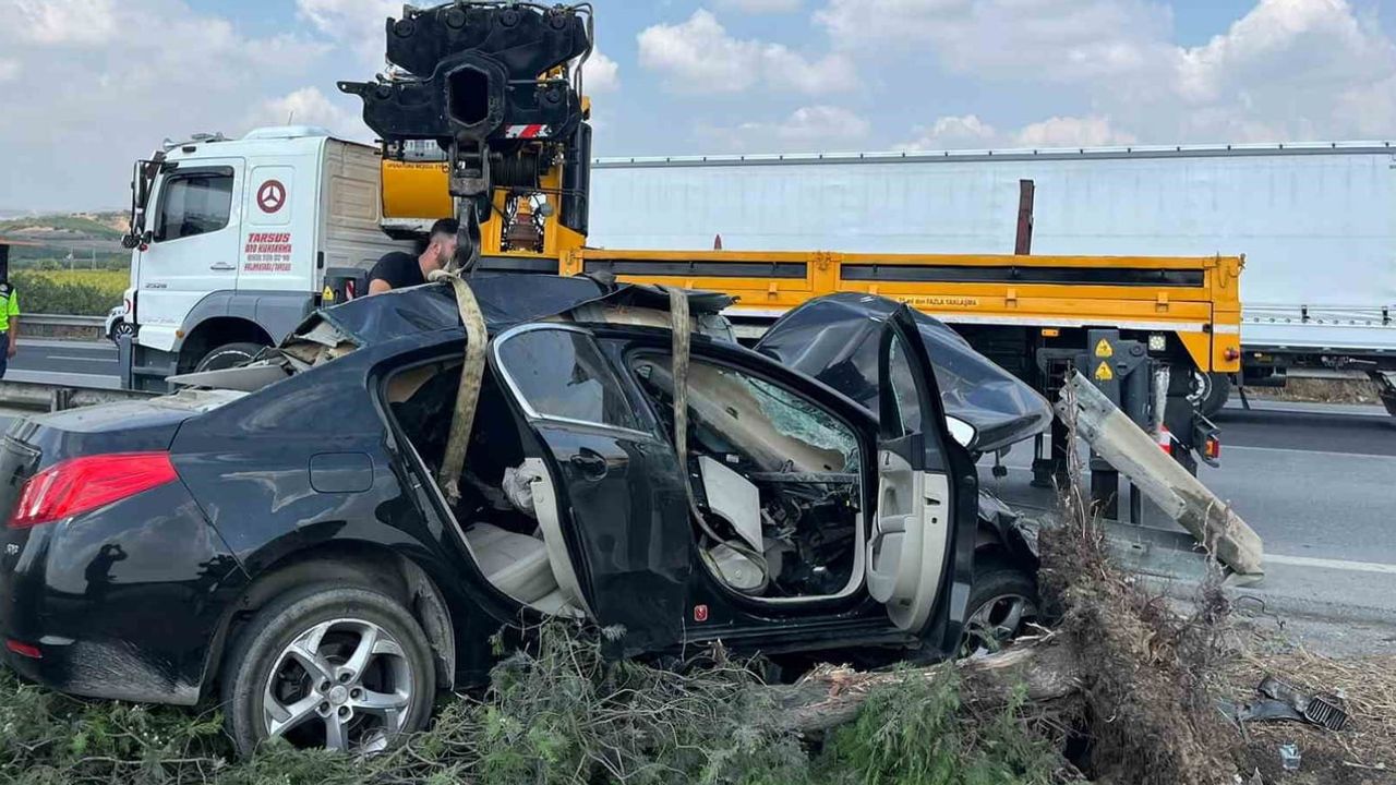 Üçtepeler mevkiinde refüje çarpan otomobilin sürücüsü yaşamını yitirdi