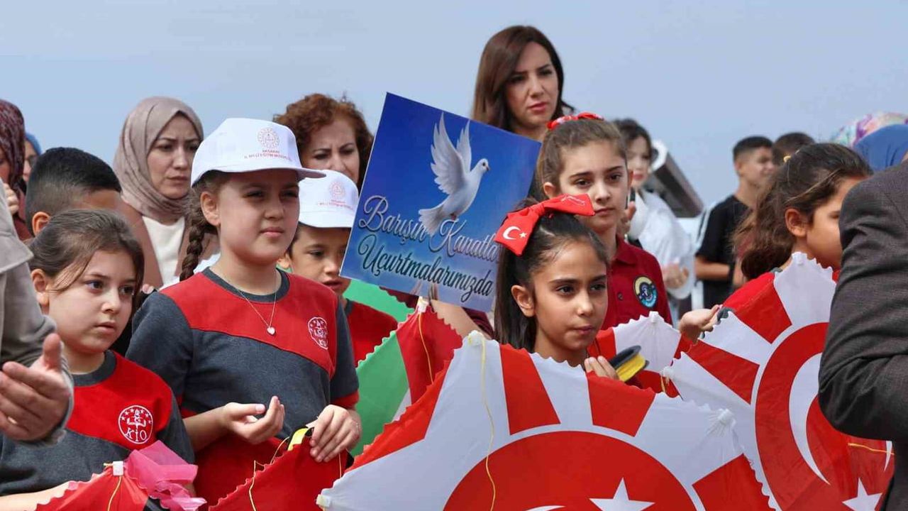 Uçurtmalar gökyüzüne yükseldi: Aksaray'da çocuklar Filistin için umut taşıdı