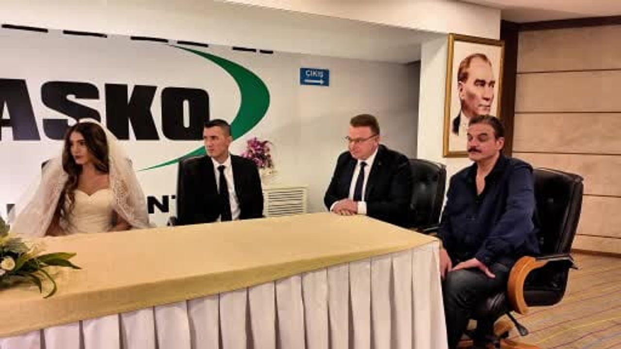 Ufuk Özkan yeniden sahnede: düğün festivalinde şahitlik yaptı