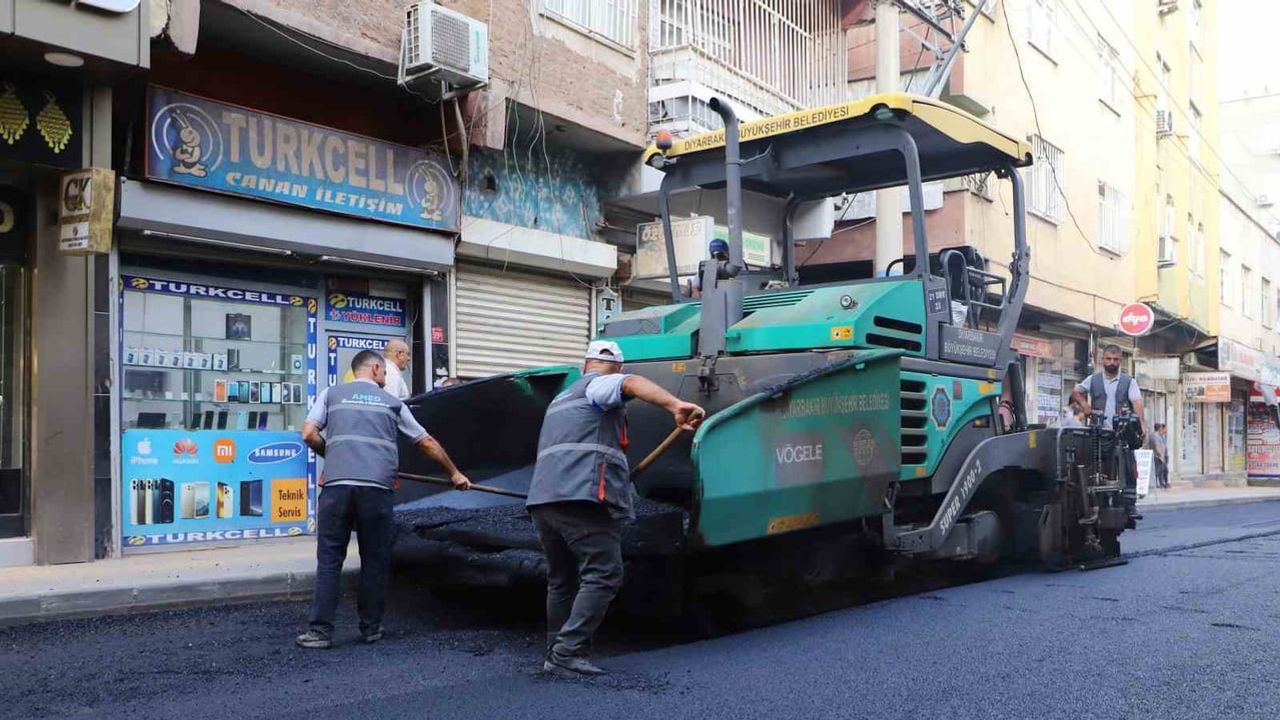 Ulaşım konforu için iki caddeye 10 bin 400 ton asfalt döküldü