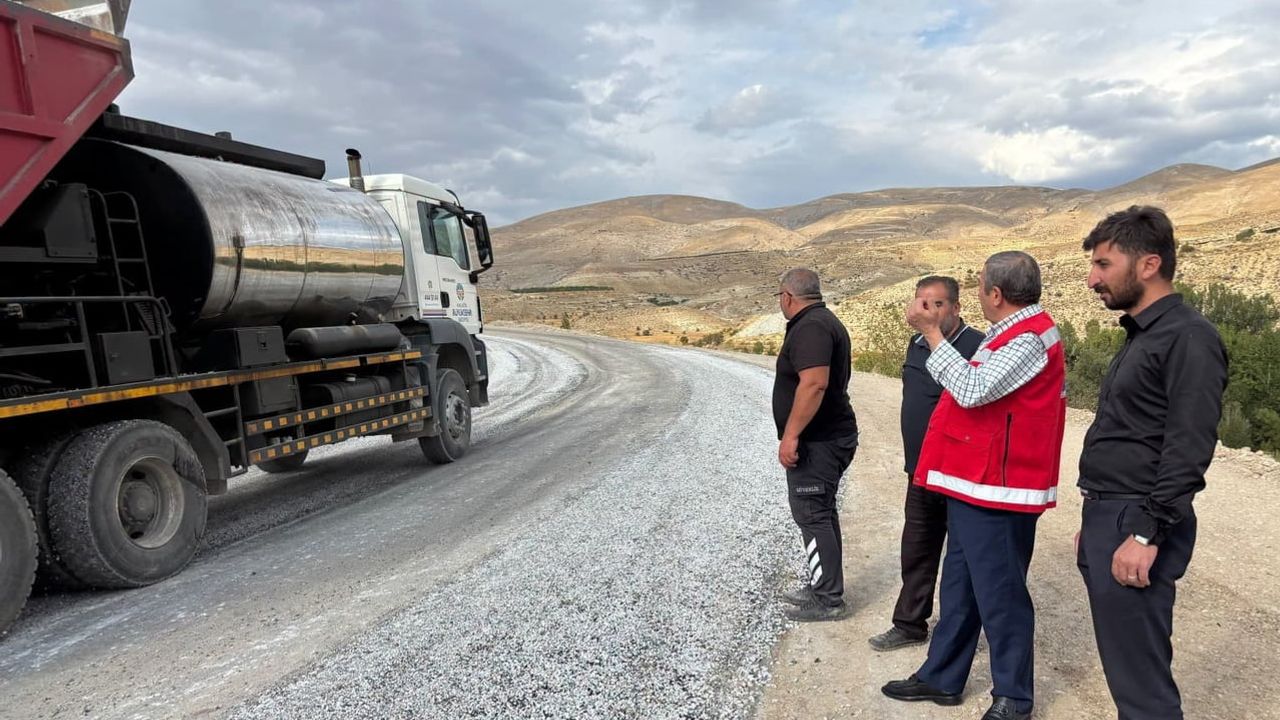 Ulaşımda öncelik Tohma Boyu'na: Darende'de yol çalışmaları sürüyor