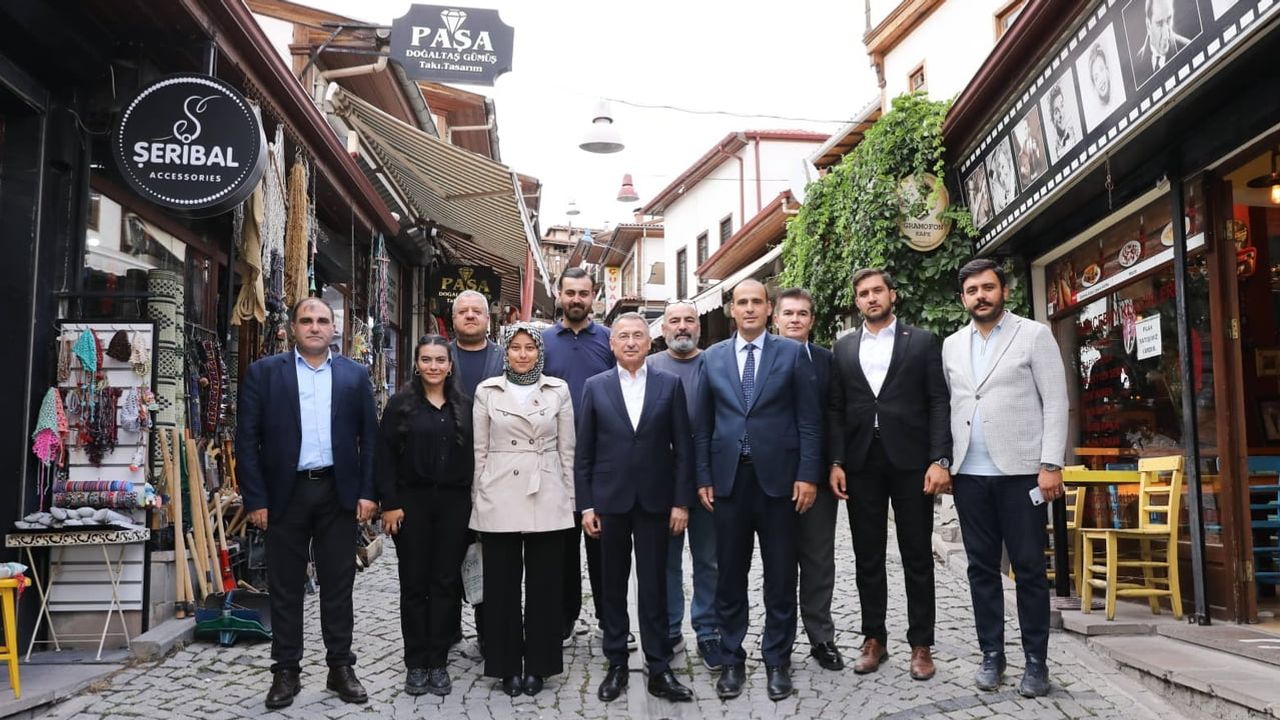 Ulus'ta tarih, esnaf ve sohbetin buluşması: Fuat Oktay’ın ziyaretleri