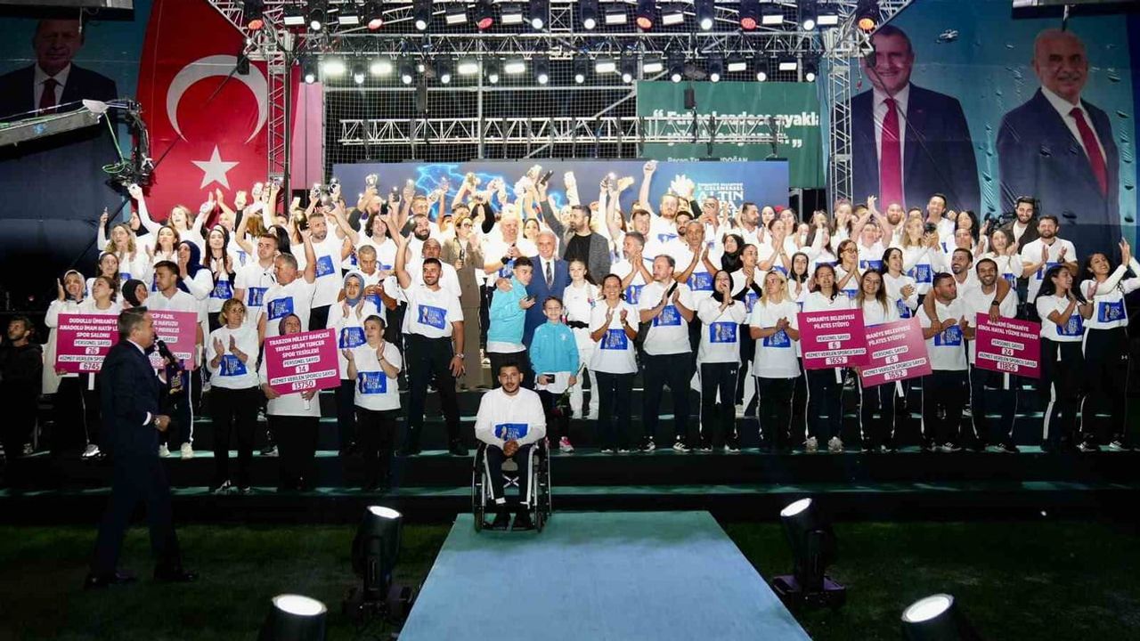 Ümraniye’nin spor başarıları altın kupa gecesinde taçlandı