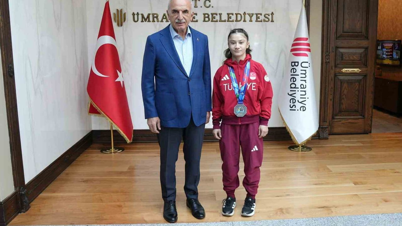Ümraniyeli gençler uluslararası sahnede Türkiye'yi taşıdı