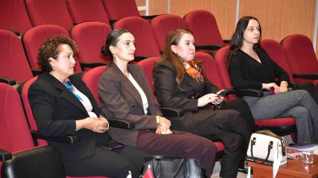 Üniversitede güvenli ilişkiler semineriyle kadına yönelik şiddetle mücadeleye vurgu
